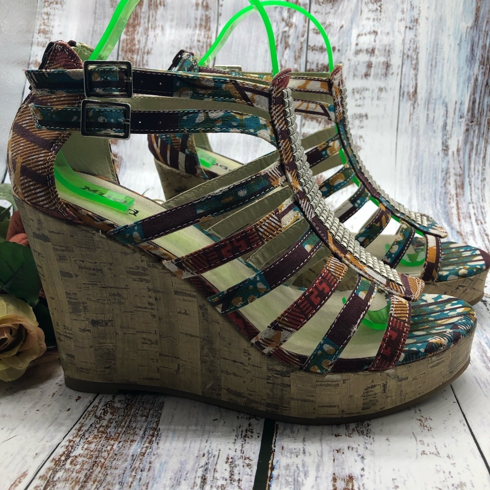 Mudd caged cork wedges w/silver embellishments